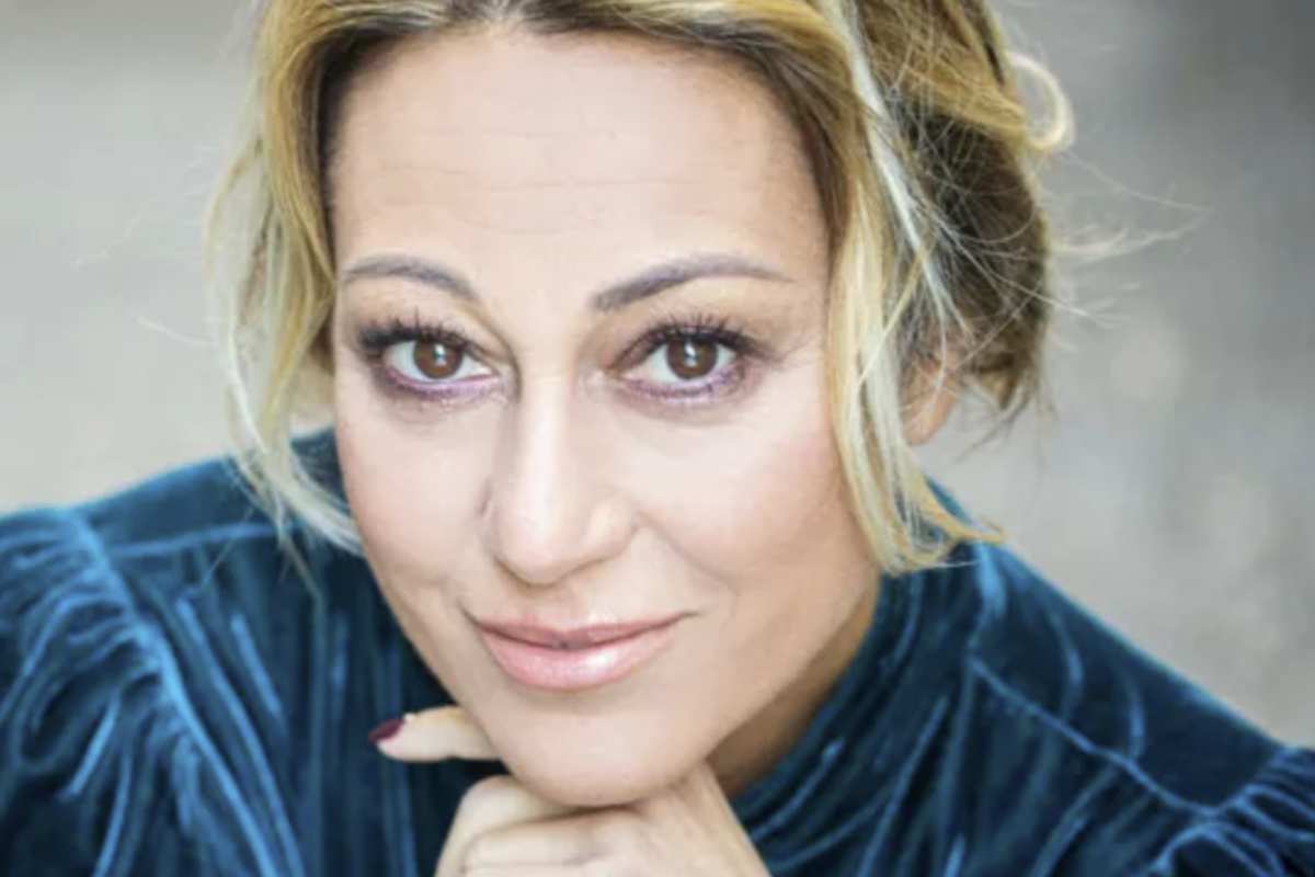 Nel corso della sua carriera, ha portato in scena testi di Viviani, Scarpetta, Petito, e ha collaborato con realtà prestigiose come il Teatro Stabile