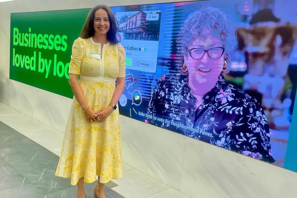 Sarah Friar dirigente tecnologica e CFO di OpenAI durante un evento aziendale