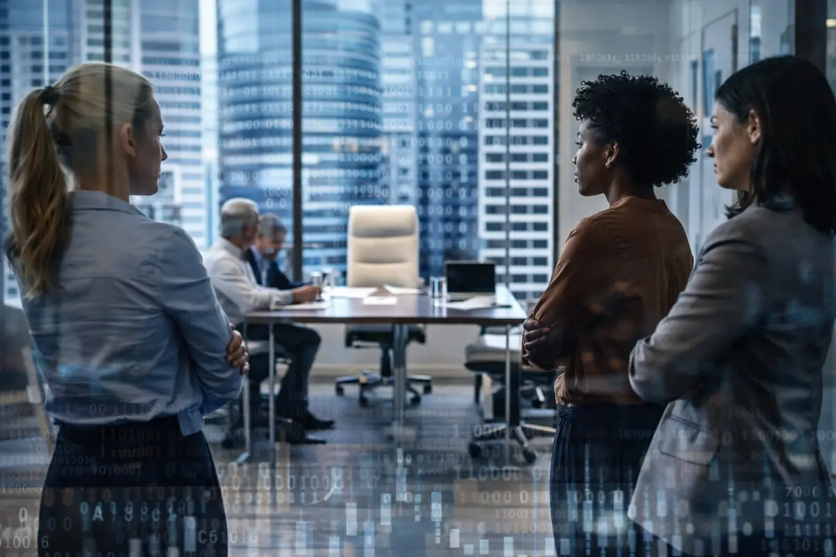 donne professioniste osservano riunione aziendale rappresentando il gender gap nella leadership
